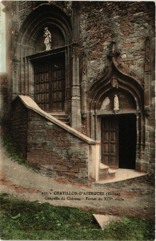 Carte postale ancienne Chatillon-d'Azergues - Chapelle du Chateau - Portes du Xiv à Châtillon