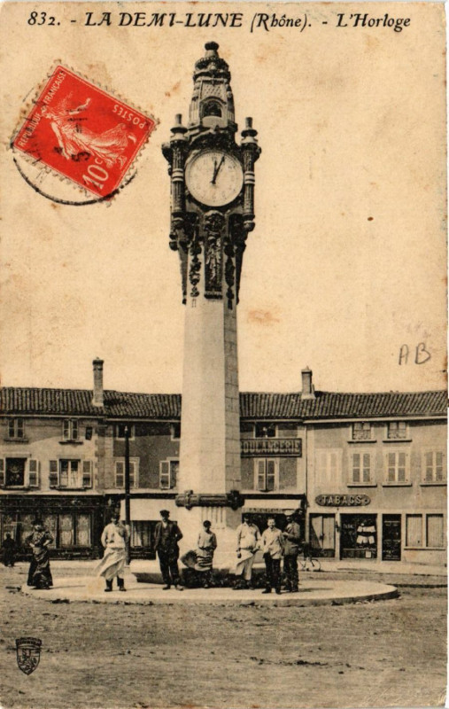 Carte postale ancienne La Demi-Lune - L'Horloge