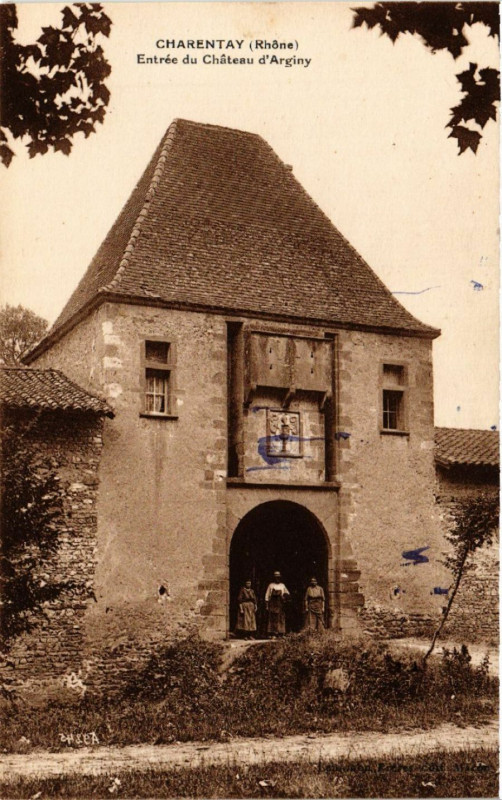 Carte postale ancienne Charentay - Entrée du Chateau d'Arginy à Charentay