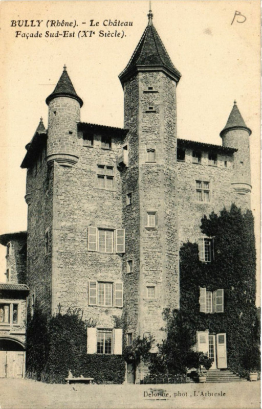 Carte postale ancienne Bully - LeChateau - Facade Sud-Est (Xi Siecle) à Bully