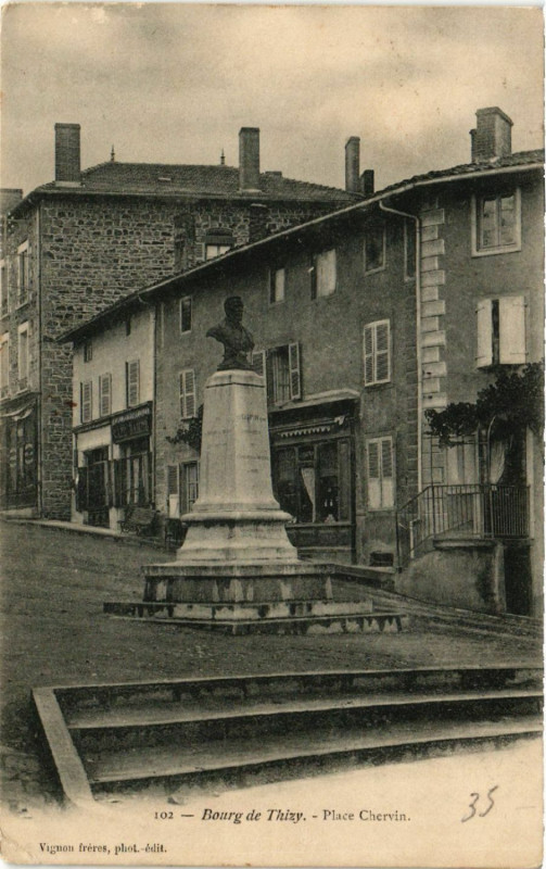 Carte postale ancienne Bourg-de-Thizy - Place Chervin