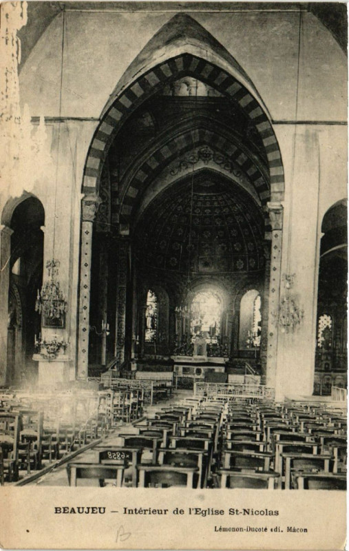 Carte postale ancienne Beaujeu - Interieur de l'Eglise St-Nicolas à Beaujeu