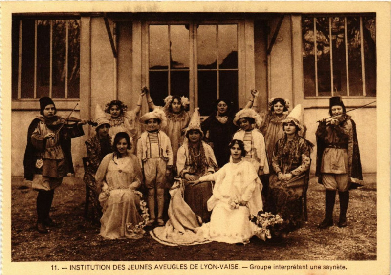 Carte postale ancienne Inst. des Jeunes Aveugles de Lyon-Vaise - Groupe interpretant à Lyon