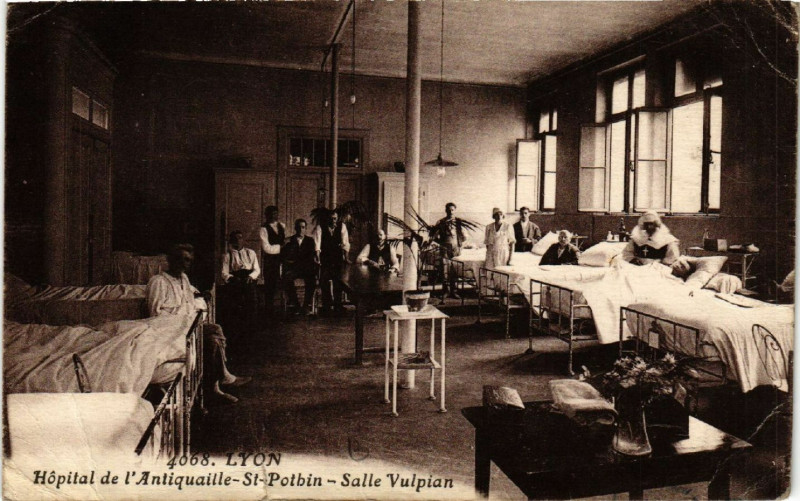 Carte postale ancienne Lyon - Hopital de l'Antiquaille - St-Pothin - Salle Vulpian à Lyon