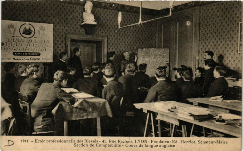 Carte postale ancienne Ecole Proffesionnelle des Blesses - Rue Rachais - Lyon - Fondateur à Lyon