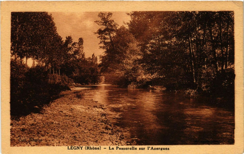 Carte postale ancienne Legny La Passerelle sur l'Azergues à Légny