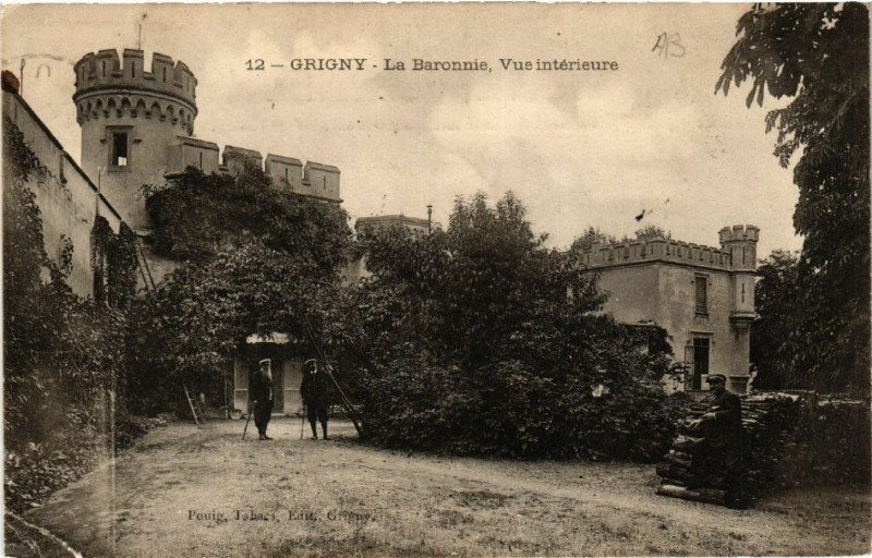 Carte postale ancienne Grigny La Baronie vue interieure à Grigny