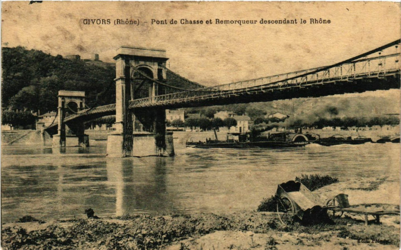 Carte postale ancienne Givors Pont de Chasse et Remorqueur descendant le Rhone à Givors