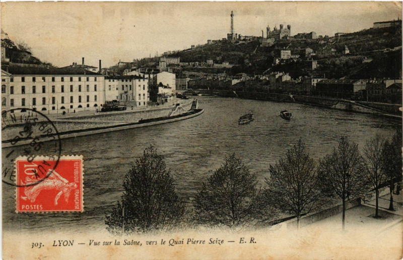 Carte postale ancienne Lyon Vue sur la Saone vers le Quai Pierre Scize à Lyon