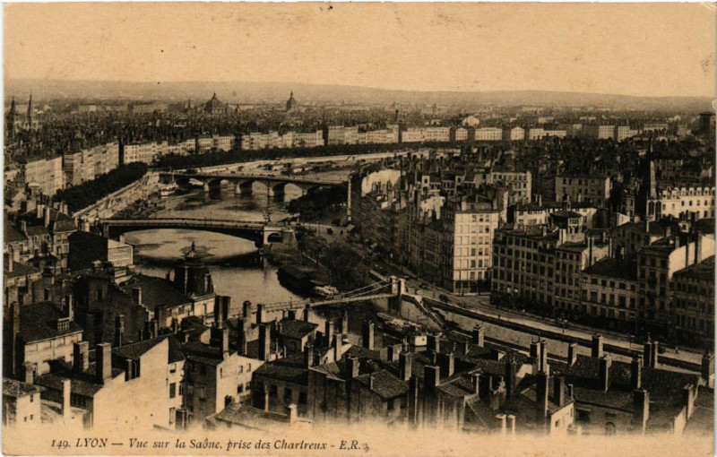 Carte postale ancienne Lyon Vue sur la Saone prise des Chartreux à Lyon