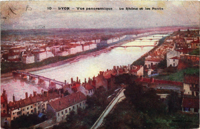 Carte postale ancienne Lyon Vue panoramique Le Rhone et les Ponts à Lyon