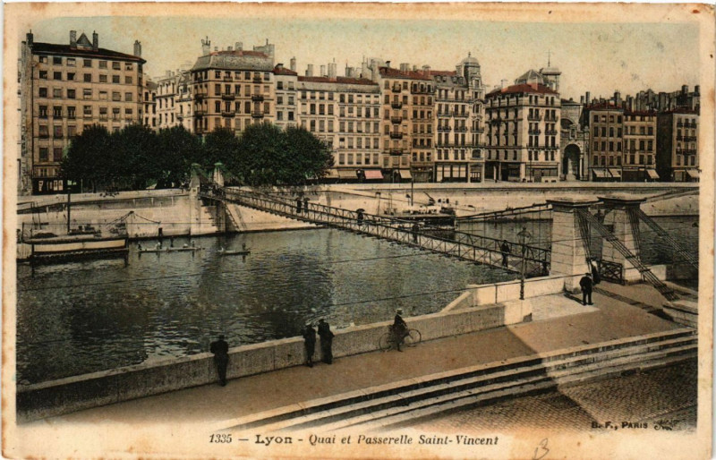 Carte postale ancienne Lyon Quai et Passerelle St-Vincent à Lyon