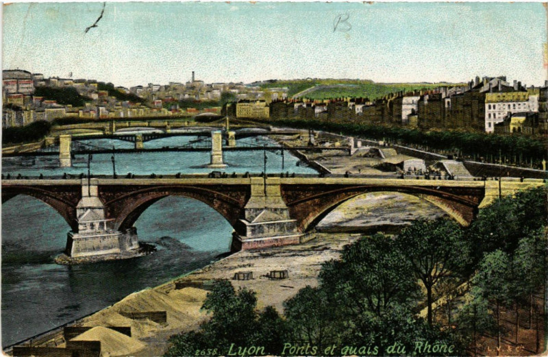 Carte postale ancienne Lyon Ponts et Quais du Rhone à Lyon