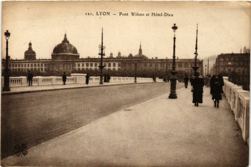Carte postale ancienne Lyon Pont Wilson et Hotel Dieu à Lyon