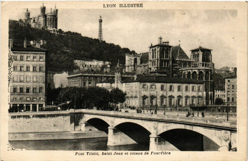 Carte postale ancienne Lyon Pont Tilsitt St-Jean et coteau de Fourviere à Lyon