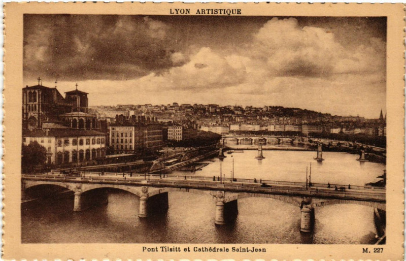 Carte postale ancienne Lyon Pont Tilsitt et Cathedrale St-Jean à Lyon