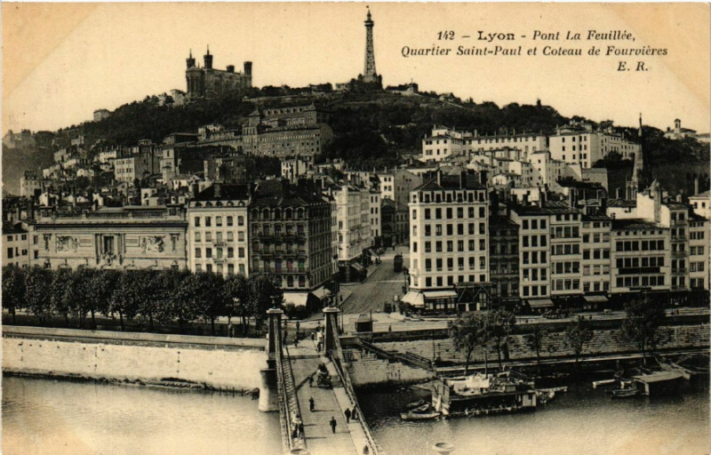 Carte postale ancienne Lyon Pont la Feuillee Quartier St-Paul et Coteau de FOURVIEREs à Lyon