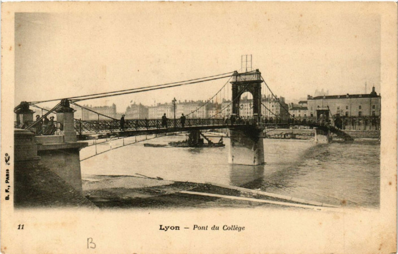 Carte postale ancienne Lyon Pont du College à Lyon