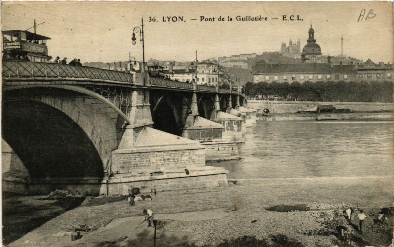 Carte postale ancienne Lyon pont de la Guillotiere à Lyon