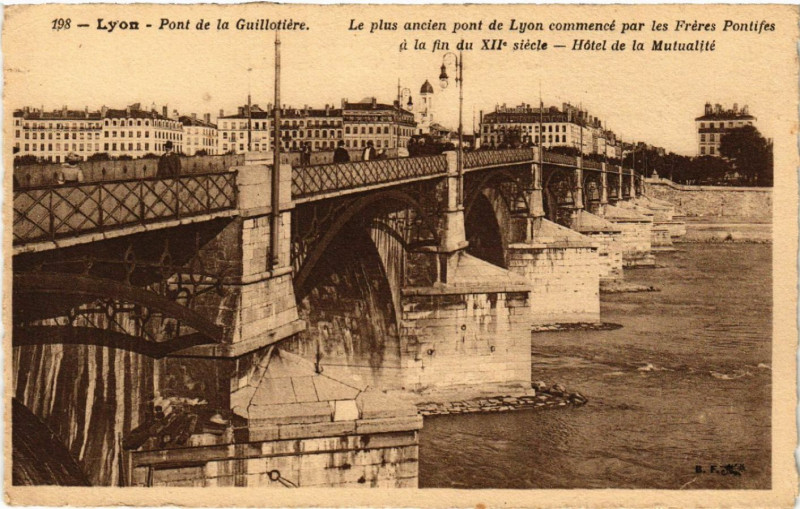 Carte postale ancienne Lyon pont de la Guillotiere à Lyon