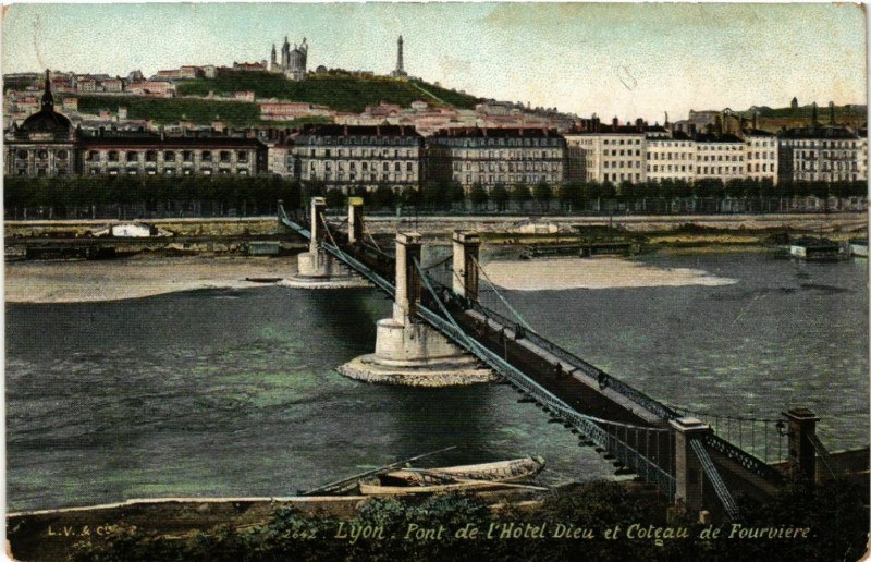 Carte postale ancienne Lyon Pont de l'Hotel Dieu et Coteau de Fourviere à Lyon