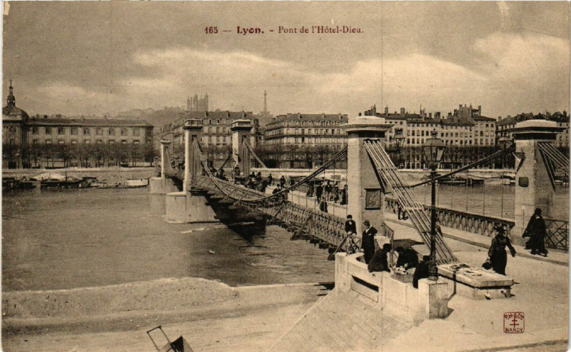 Carte postale ancienne Lyon Pont de l'Hotel Dieu ` à Lyon
