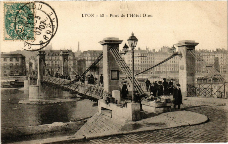 Carte postale ancienne Lyon Pont de l'Hotel Dieu à Lyon