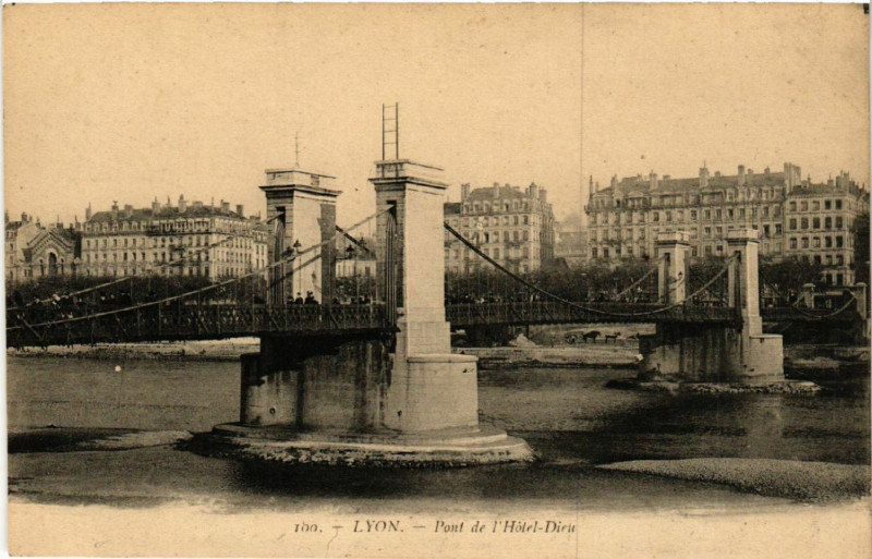 Carte postale ancienne Lyon Pont de l'Hotel Dieu à Lyon