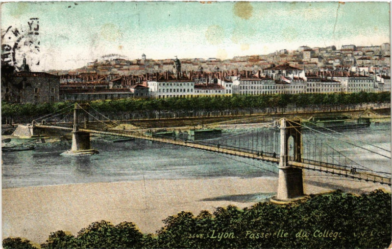 Carte postale ancienne Lyon Passerelle du College à Lyon