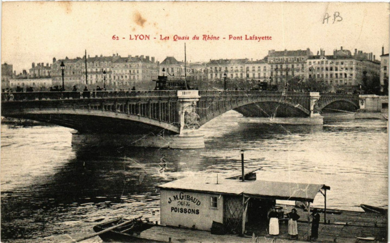 Carte postale ancienne Lyon Les Quais du Rhone Pont Lafayette à Lyon