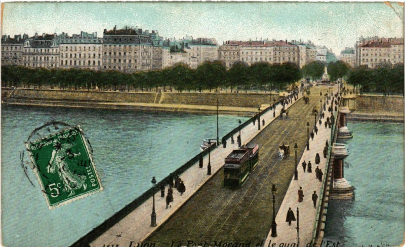 Carte postale ancienne Lyon Le Pont Morand et le quai de l'Est à Lyon