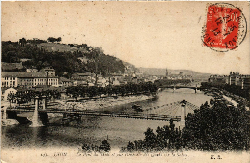 Carte postale ancienne Lyon Le Pont du Midi et vue générale des Quais sur la Saone à Lyon