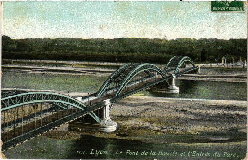 Carte postale ancienne Lyon Le Pont de la Boucle et l'Entrée du Parc à Lyon