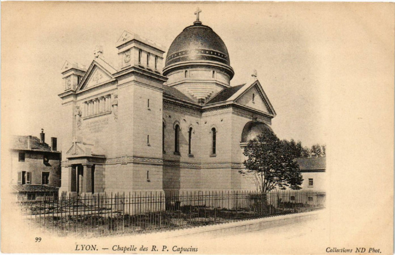 Carte postale ancienne Lyon Chapelle des R.P. Capucins à Lyon