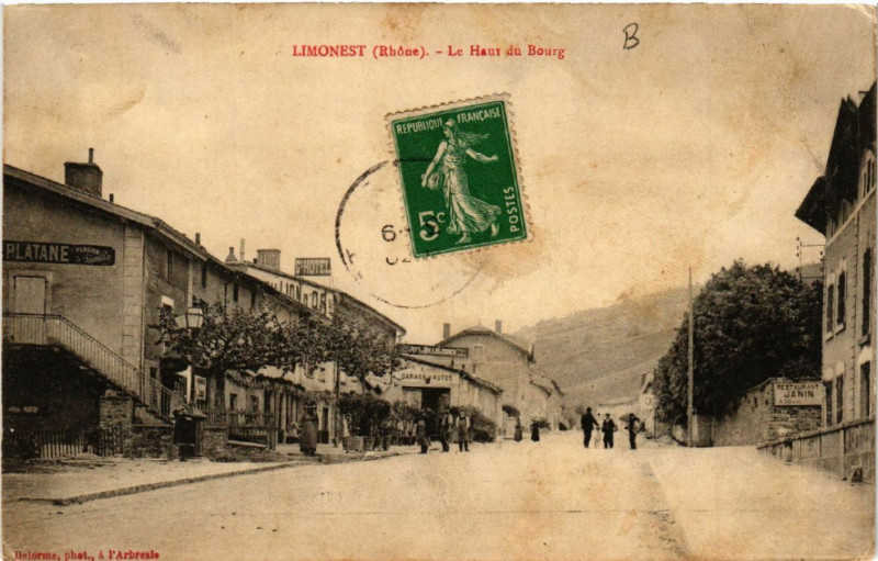 Carte postale ancienne Limonest Le Haut du Bourg à Limonest