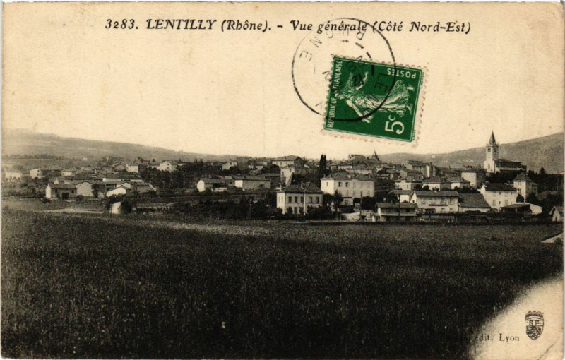 Carte postale ancienne Lentilly Vue générale cote Nord-Est à Lentilly