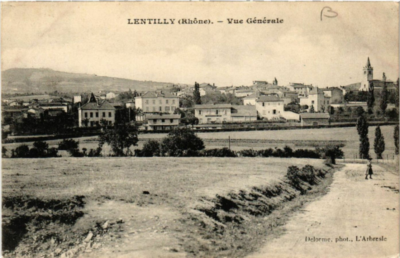 Carte postale ancienne Lentilly Vue générale à Lentilly