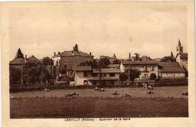 Carte postale ancienne Lentilly Quartier de la Gare à Lentilly
