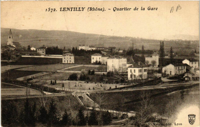 Carte postale ancienne Lentilly Quartier de la Gare à Lentilly