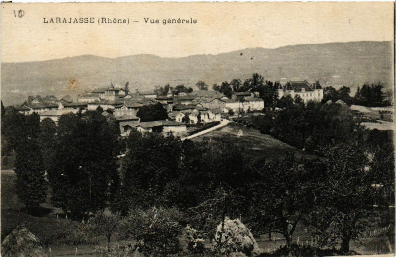 Carte postale ancienne Larajasse Vue générale à Larajasse