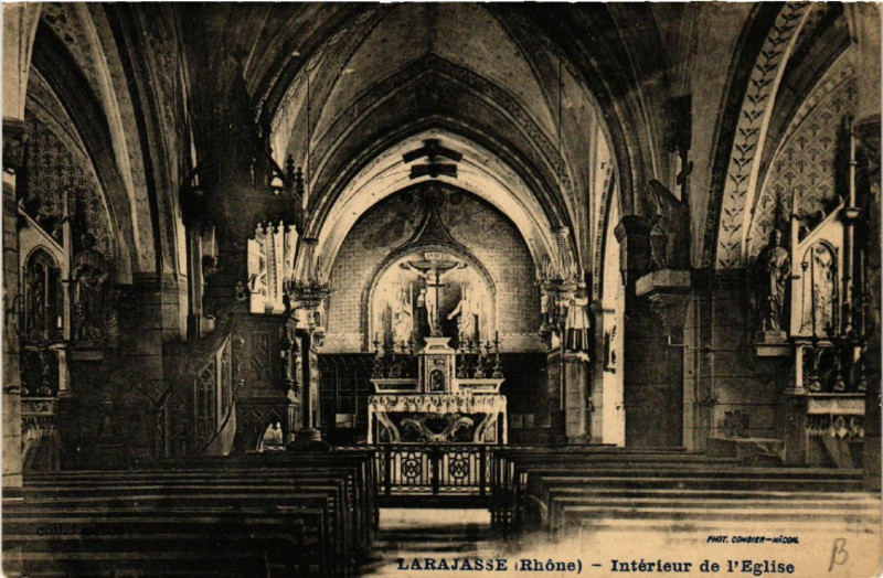 Carte postale ancienne Larajasse Interieur de l'Eglise à Larajasse
