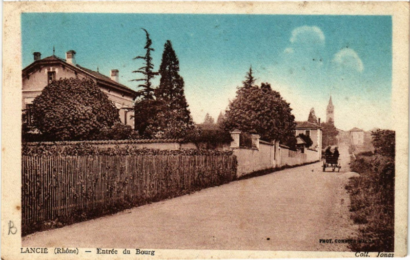 Carte postale ancienne Lancie Entrée du Bourg à Lancié