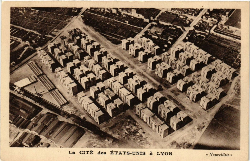 Carte postale ancienne La Cite des Etats-Unis a Lyon à Lyon