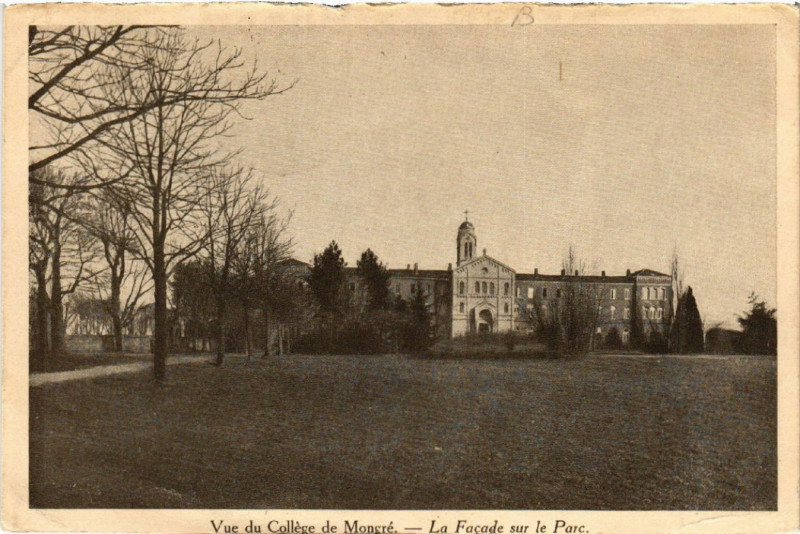 Carte postale ancienne Vue du College de Mongre La Facade sur le Parc