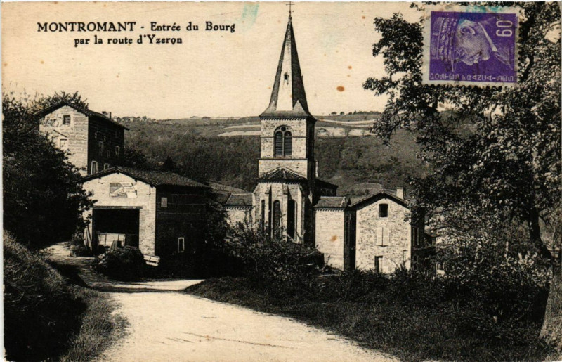 Carte postale ancienne Montromand Entrée du Bourg par la route d'Yzeron à Yzeron