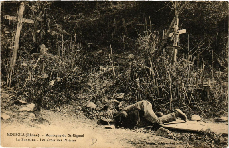 Carte postale ancienne Monsols Montagne du Saint-Rigaud La Fontaine Les Croix des Pelerins