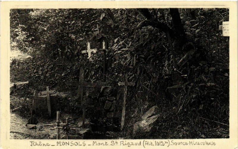 Carte postale ancienne Monsols Mont Saint-Rigaud Source Miraculeuse