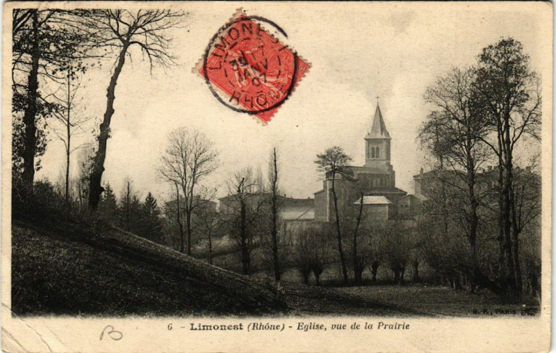 Carte postale ancienne Limonest Eglise vue de la Prairie à Limonest
