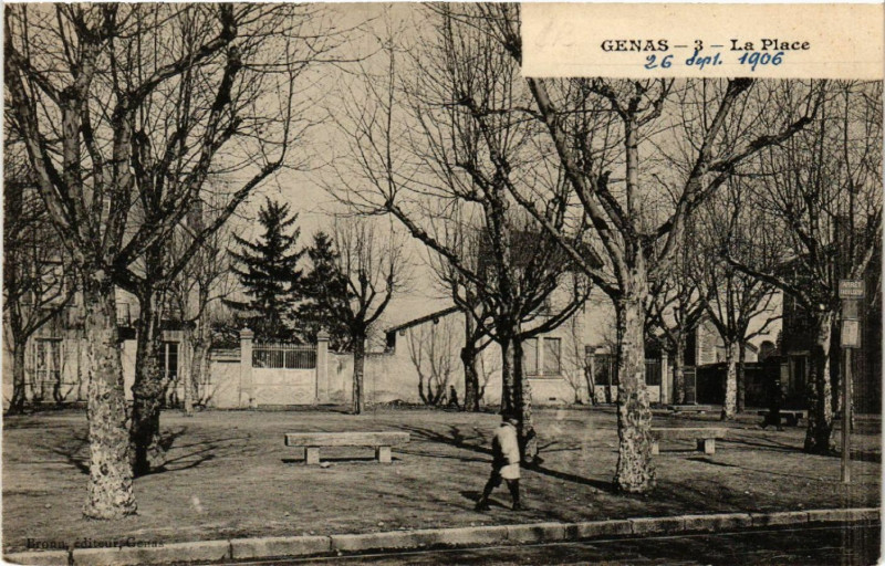 Carte postale ancienne Genas La Place à Genas