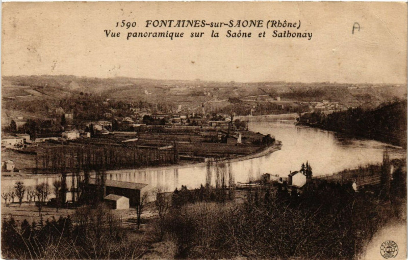 Carte postale ancienne Fontaines-sur-Saone vue panoramique sur la Saone et Sathonay à Fontaines-sur-Saône